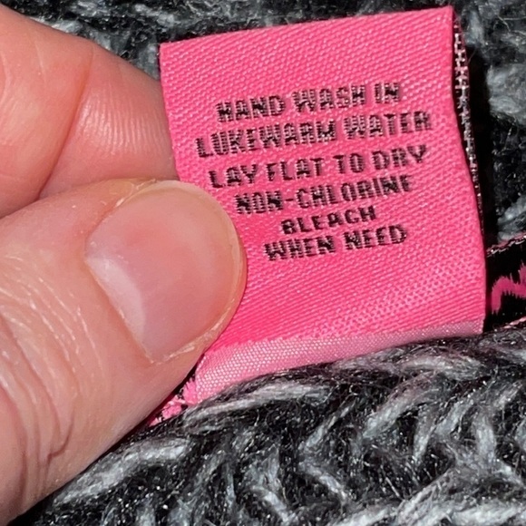 Besty Johnson Black & White Large Bow Detail Infinity Scarf - Picture 6 of 15